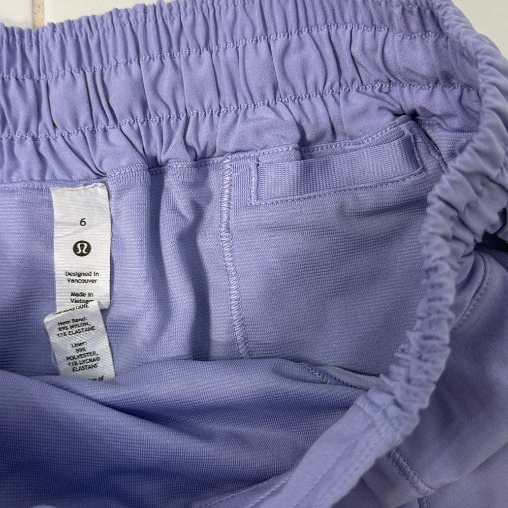 LULULEMON Hotty Hot Low-Rise Lined Short 2.5" - Picture 8 of 12